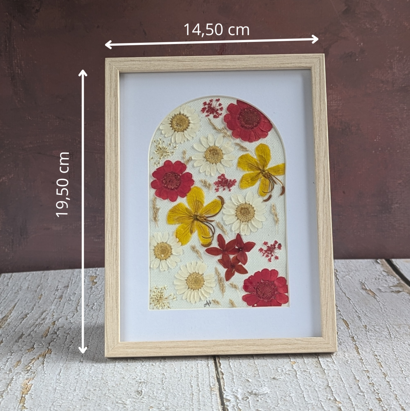 Cadre Florésie en fleurs séchées pressées en forme d’arche avec indication des dimensions