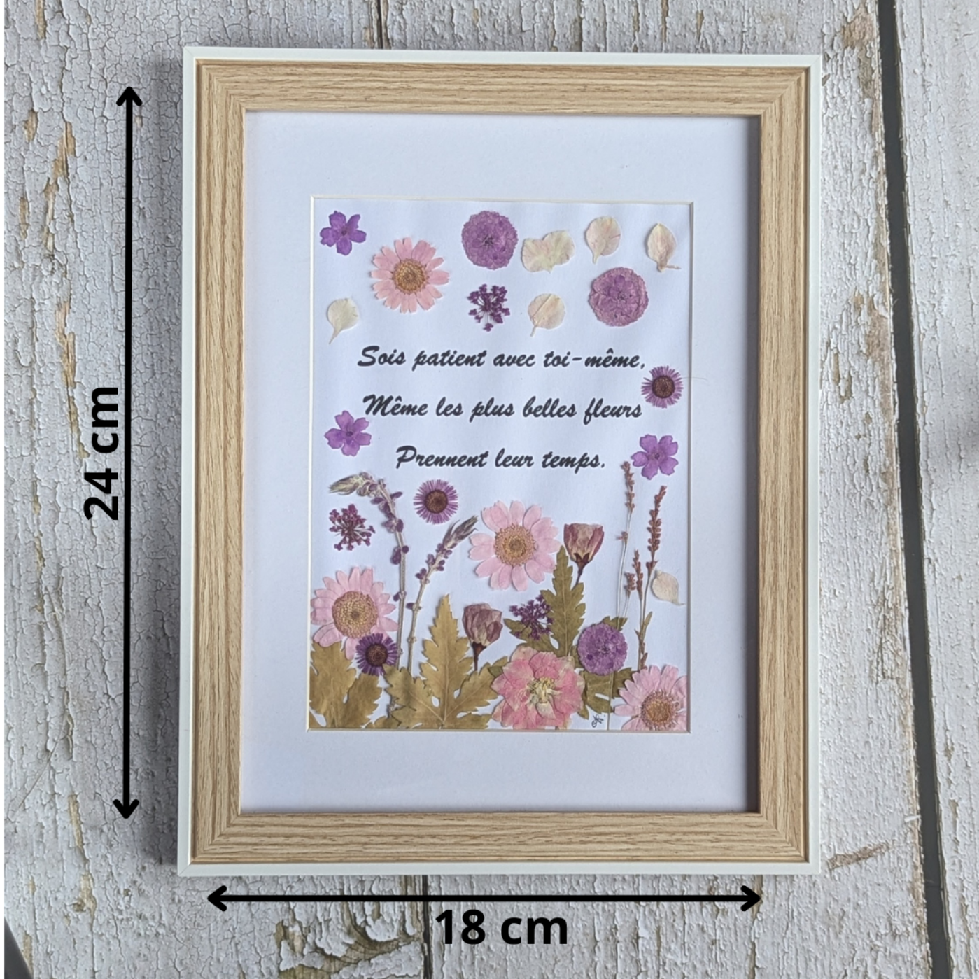 Cadre Florésie avec texte inspirant sur la patience et fleurs séchées pressées avec indication des dimensions