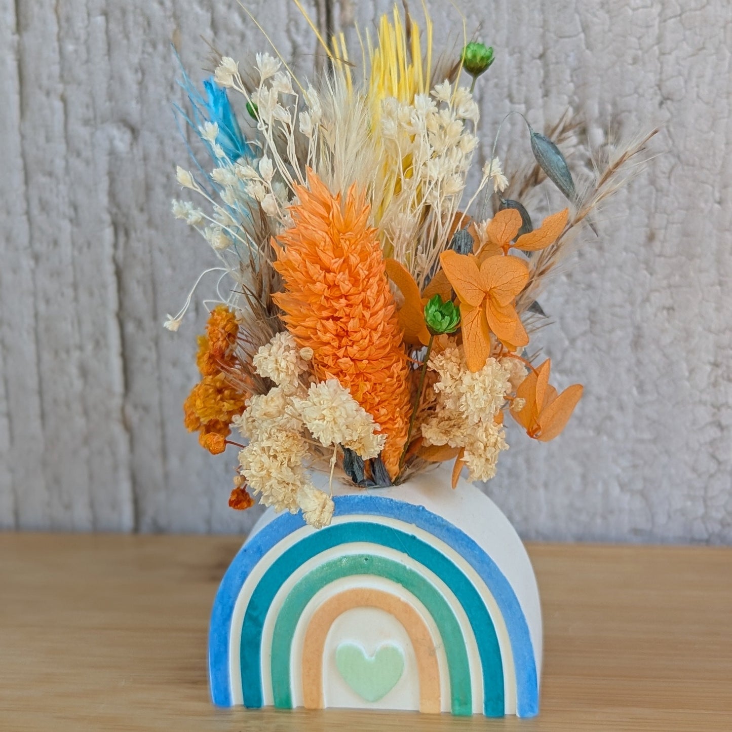 bouquet de fleurs séchées dans vase arche en résine minérale colorée différents bleu, collection Sorane