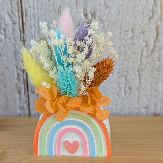 Bouquet de fleurs séchées dans un vase décoratif en forme d’arche colorée multicolor, collection Sorane